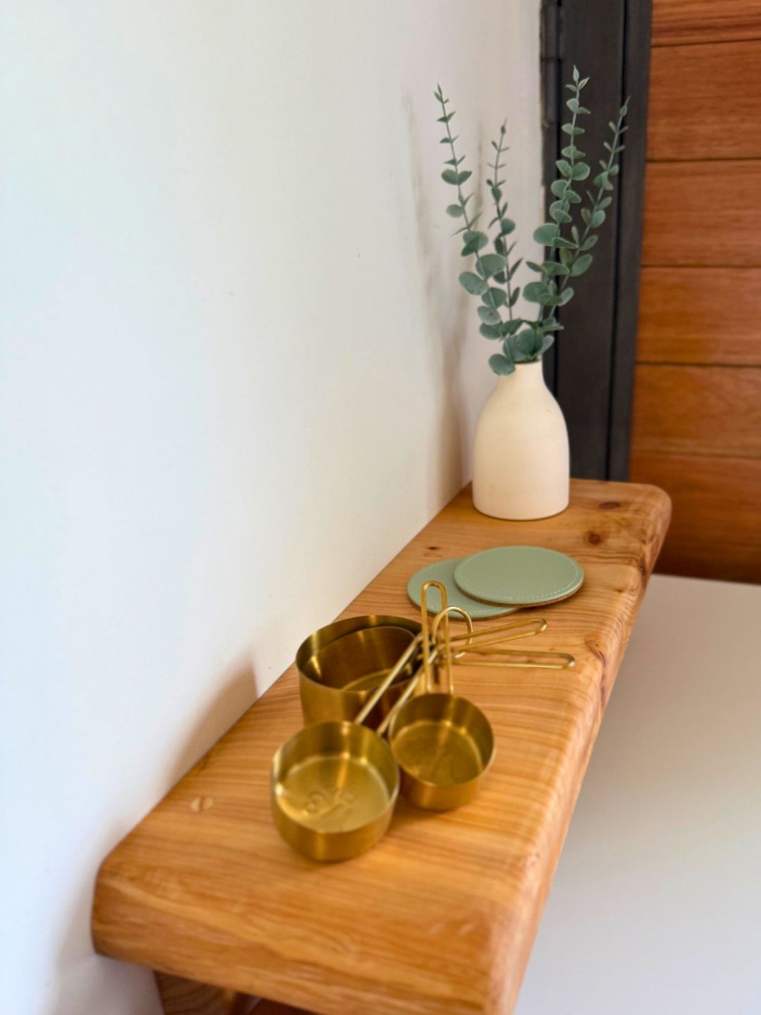 Repisa flotante en pino ciprés