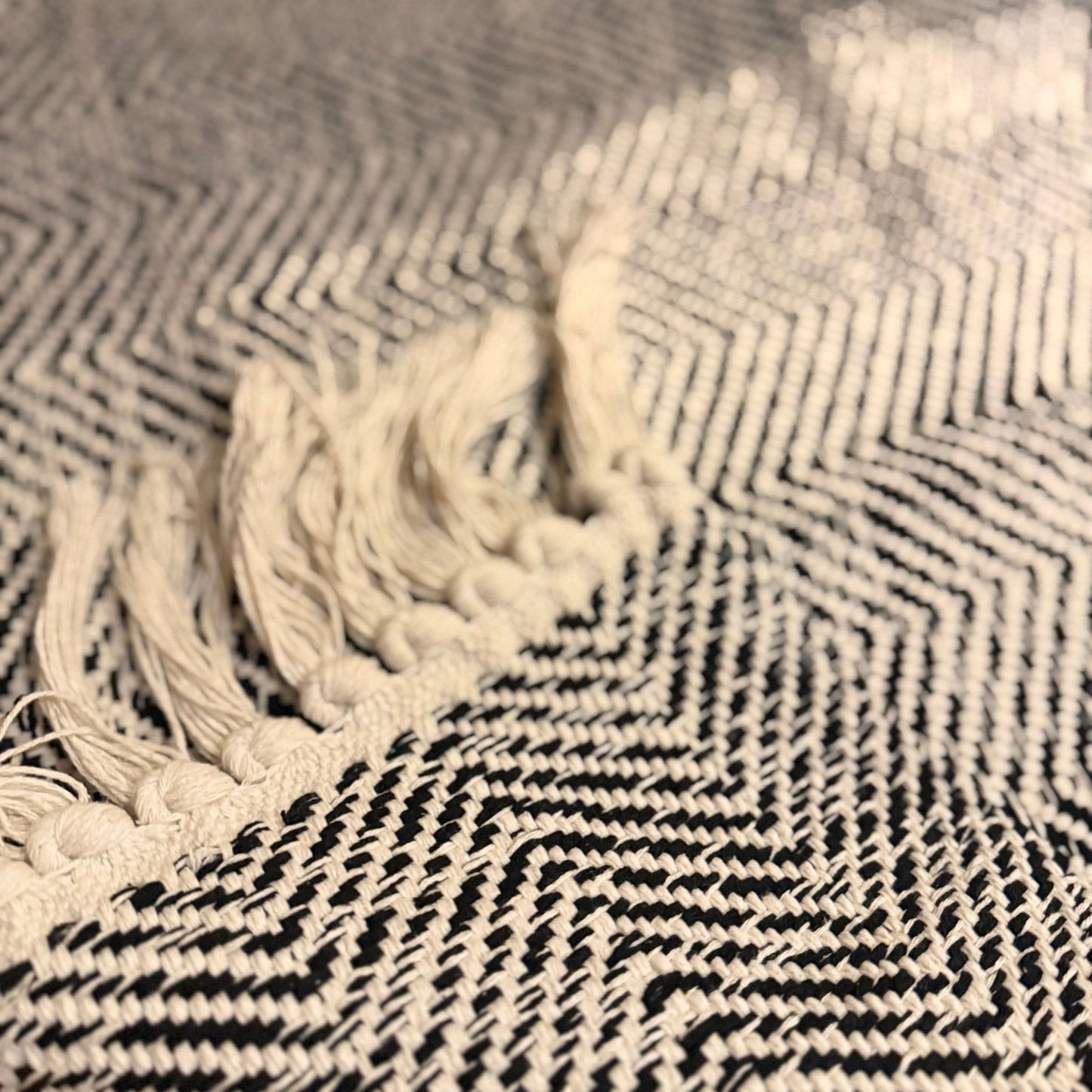 Alfombra tejida | Blanco y negro 90 x 60 cm