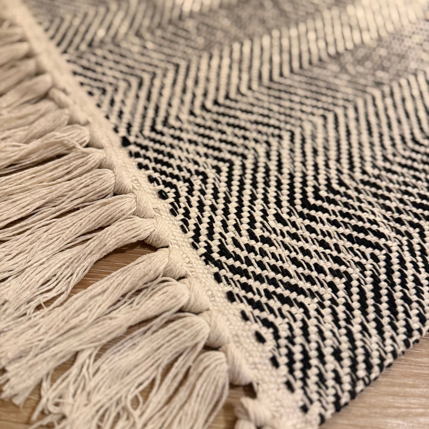 Alfombra tejida | Blanco y negro 90 x 60 cm