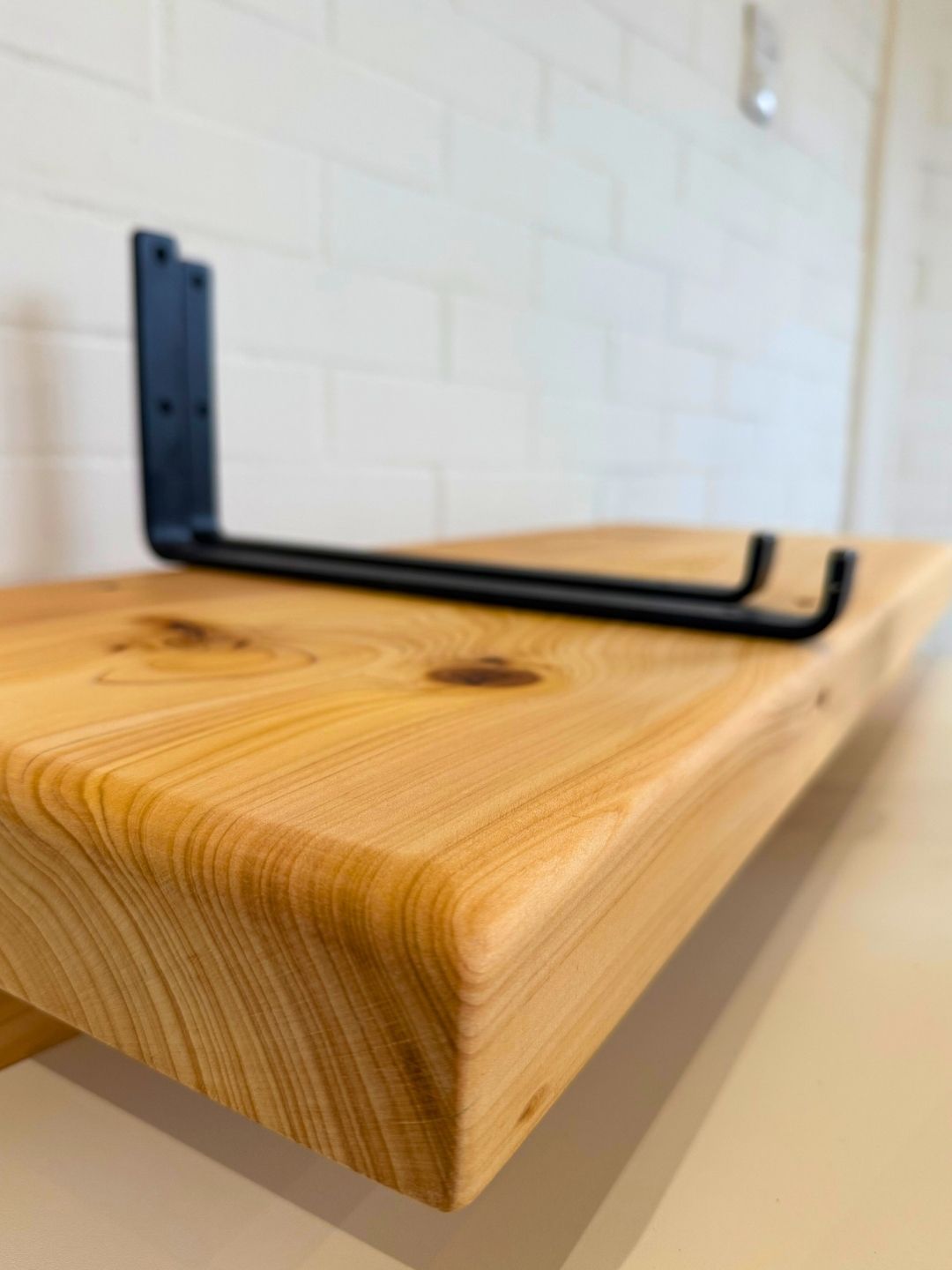 Estantes + ménsulas de hierro